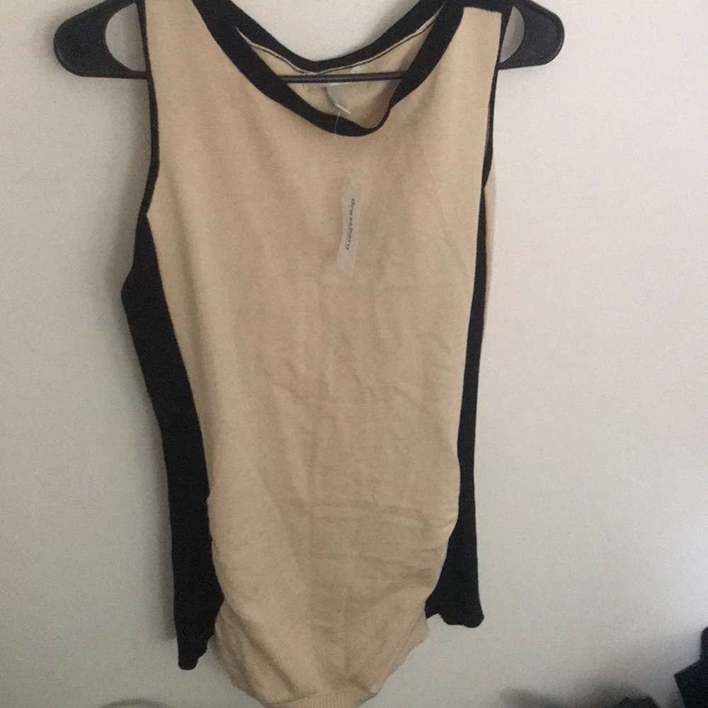 Dress barn sleeveless sweater top